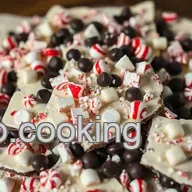 My Easy Classic Peppermint Bark Candy Recipe for the Holidays