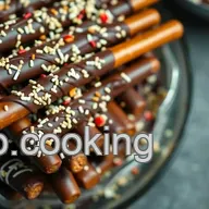 Decadent Chocolate Covered Pretzel Rods: The Perfect Sweet and Salty Treat