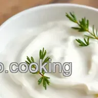 Quick and Creamy Homemade Sour Cream: Simple & Fresh!